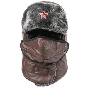 Bonnet d'hiver ushanka en cuir marron avec oreillers en fausse fourrure et etoile rouge.