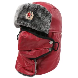 Bonnet d'hiver roussote ushanka avec badge soviétique, oreillettes en peluche et masque.