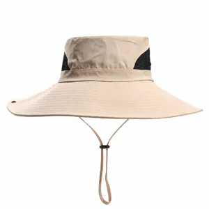 Breiter Rand wasserdichter Sonnenhut mit atmungsaktivem Mesh und Kinnriemen zum Wandern.