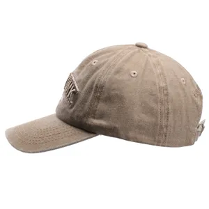 Washed cotton baseball cap for men and women, casual vintage adjustable sun hat, plain design.