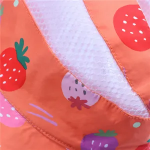 Kinder Sonnenhut Stoffdetail, orangefarbenes Mesh atmungsaktiv mit süßem Erdbeerdruck.