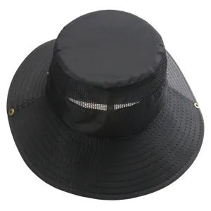 Detail du chapeau bob noir, large bord, protection solaire exterieure sechage rapide