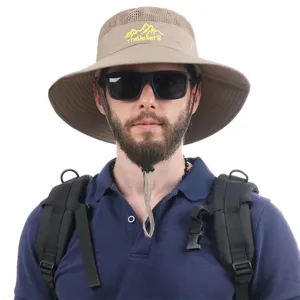 Chapeaubob kaki à large bord avec mesh respirant et jugulaire pour randonnée et protection solaire.