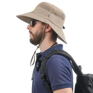 Vue detaillee chapeau de soleil exterieur maille respirante profil lateral large bord protection.