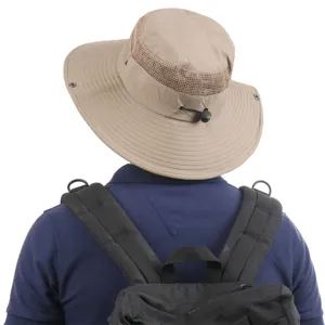 Vue arrière détail du chapeau de soleil kaki avec mesh respirant et cordon réglable.
