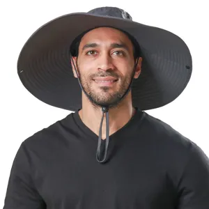 Wide brim sun hat outdoor breathable fisherman hat with windproof strap for summer beach travel.