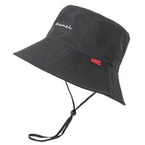 Chapeau bob noir imperméable pour protection solaire extérieure avec cordon réglable et broderie.