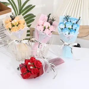 Mini soap rose bouquet detail showing 7 flowers, ideal gift for Valentine's Day or birthday.