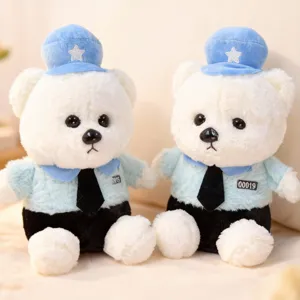 Détail de peluche ours policier, adorable poupée pour machine à griffes et fête.