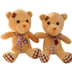 Niedlicher Plüsch Teddybär weiches Spielzeug Set mit Karomuster Schleife und Flicken.