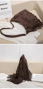 Sac bandoulière vintage marron à franges, sac hobo élégant en suédine pour femmes.