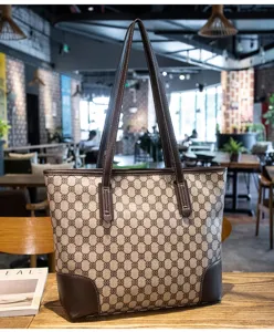 Stylish women commuting color-block tote bag, versatile large capacity retro shoulder bag.