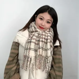 Autumn and winter long fringe plaid scarf, classic style, warm and fashionable neck wrap.