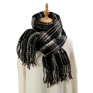 Écharpe d'hiver à carreaux noir et blanc pour femme, douce écharpe à franges chaude principale