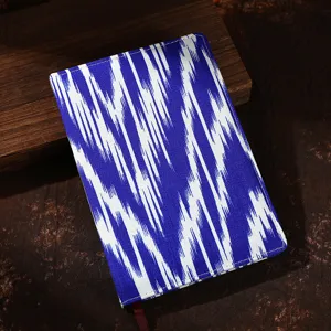 Cuaderno de notas de tela ikat azul y blanca étnica, regalo cultural tradicional.