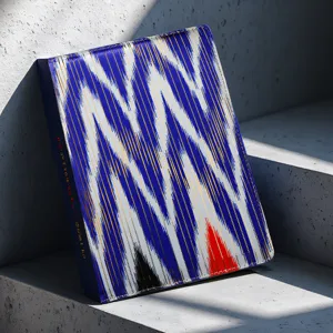 Cuaderno diario creativo de estilo étnico de Xinjiang con cubierta de patrón ikat.