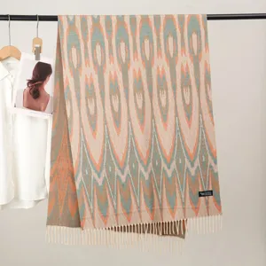 Sciarpa scialle con stampa stile etnico e frange, morbido tessuto effetto cashmere uomo donna.