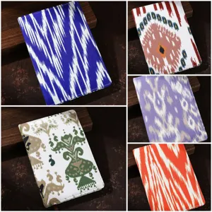 Cubierta de cuaderno de tela estilo étnico, patrón ikat único, vista detallada.