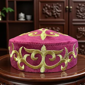 Kasachische ethnische Frauen Tanz Blumenhut traditioneller Samt Gold Stickereien.