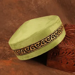 Kasachischer bestickter gruener Samthut traditionelle ethnische Kappe Herren runde Muetze