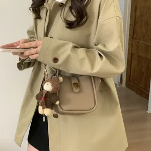 Schicke Retro Damen Umhängetasche vielseitige PU Leder Schultertasche mit Bärenanhänger Alltag