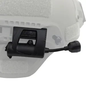 Dettaglio luce elmetto tattico, lampada LED flessibile a collo d'oca con interruttore e base.