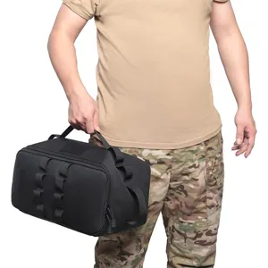 Vue détaillée du sac de rangement tactique de camping, pochette organisatrice noire.