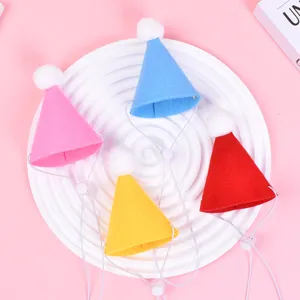 Simpatici cappelli di compleanno per animali gatti cani, feltro colorato con pon pon.