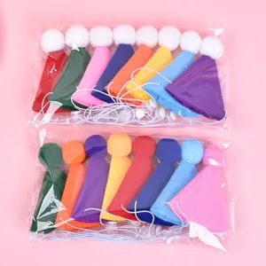 Mini cappelli da festa per animali in feltro colorato con ponpon, perfetti per gatti e cani.