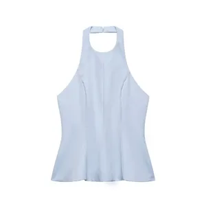 Top sans manches bleu clair extensible avec col halter et ourlet évasé élégant mode.