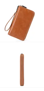 Detailansicht der braunen Vintage Damen Geldbörse mit Reißverschluss und praktischer Handschlaufe.