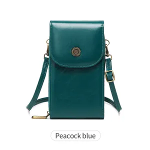 Sac de telephone portable vertical en cuir huile vintage bleu paon vue de detail superbes.