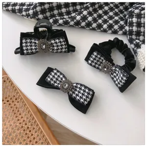 Σετ αξεσουάρ μαλλιών houndstooth με κλιπ νυχιού, scrunchie και φιόγκο για γυναίκες.