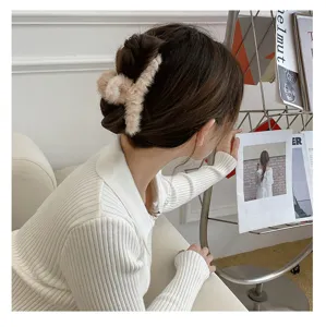 Fluffy plush hair claw clip for women, cozy faux rabbit fur hair catch for chic winter styling.