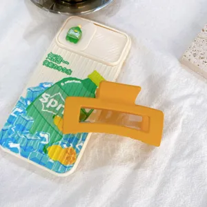 Molletta per capelli arancione opaca in dettaglio, design geometrico cavo per lo styling.