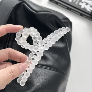 Pince à cheveux mate minimaliste avec perles, pince requin blanche transparente pour coiffure élégante.