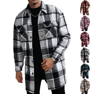 Detailansicht der lässigen Herren karierten Langarm Hemd Jacke mit zwei Brusttaschen.