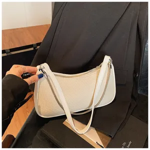Weiße texturierte Dumpling Schultertasche, minimalistische Damen Handtasche für den Alltag.