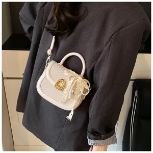 Bolso de silla de montar tejido elegante para mujer con colgante de perlas para oficina.