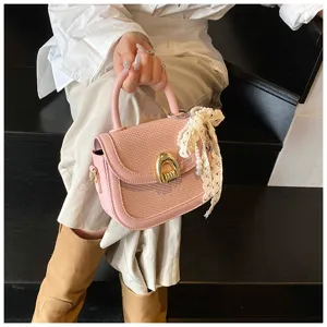 Bolso bandolera tejido rosa chic para mujer, con colgante de encaje y perla, elegante.