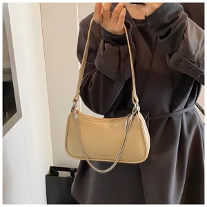 Bolso de hombro minimalista de piel sintetica para mujer con elegante cadena para diario.