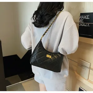 Classic quilted shoulder bag for women, retro chain strap design, elegant commuter handbag.