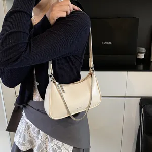 Bolso de hombro de cuero suave y elegante para mujer, bolso axilar moderno con cadena.