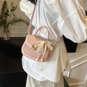 Bolso de hombro tejido rosa para mujer, bolso elegante con decoración de perlas y encaje