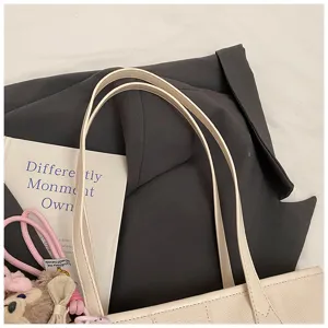Beige weiche Leder-Tote-Bag Detailansicht, vielseitige grosse Schultertasche fuer Alltag.