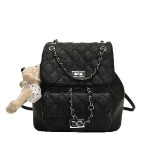 Sac à dos noir en cuir matelassé avec chaîne élégant petit sac de ville tendance pour femmes