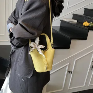 2025 neue koreanische gelbe Eimer Tasche Mode Leder Handtasche lässige Umhängetasche für Damen