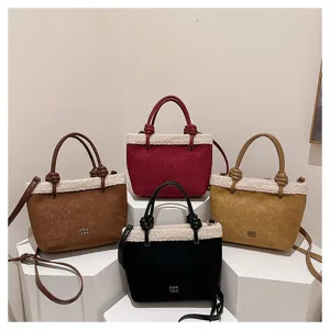 Wildleder Lammfell Handtasche stilvolle Beuteltasche mit Knotengriffen und Schultergurt.