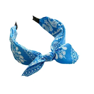 Serre-tête bleu imprimé cachemire avec nœud élégant, accessoire de cheveux large tendance.