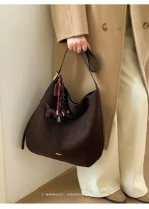 Minimalistische braune Damen Schultertasche, große Kapazität, elegante Hobo Handtasche neu
